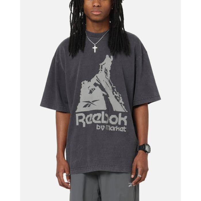 リーボック Reebok 【 X Market Graphic T-Shirt Mens Black/Silver 】 グラフィック プルオーバー メンズ 黒いこと 黒いこと Silver しろがね色・しろがね色