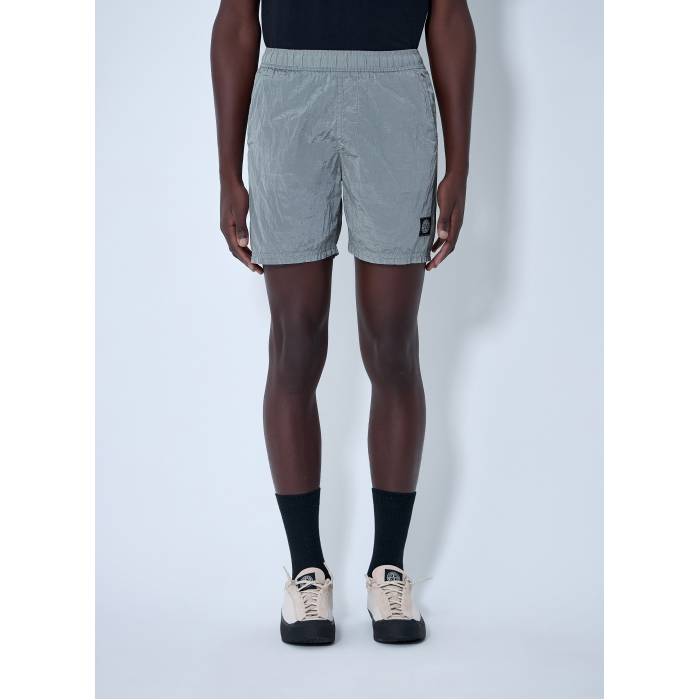 ストーンアイランド Stone Island 【 Logo Patch Shorts Men Gry 】 ロゴ ショーツ メンズ｜スニケス 54,900円