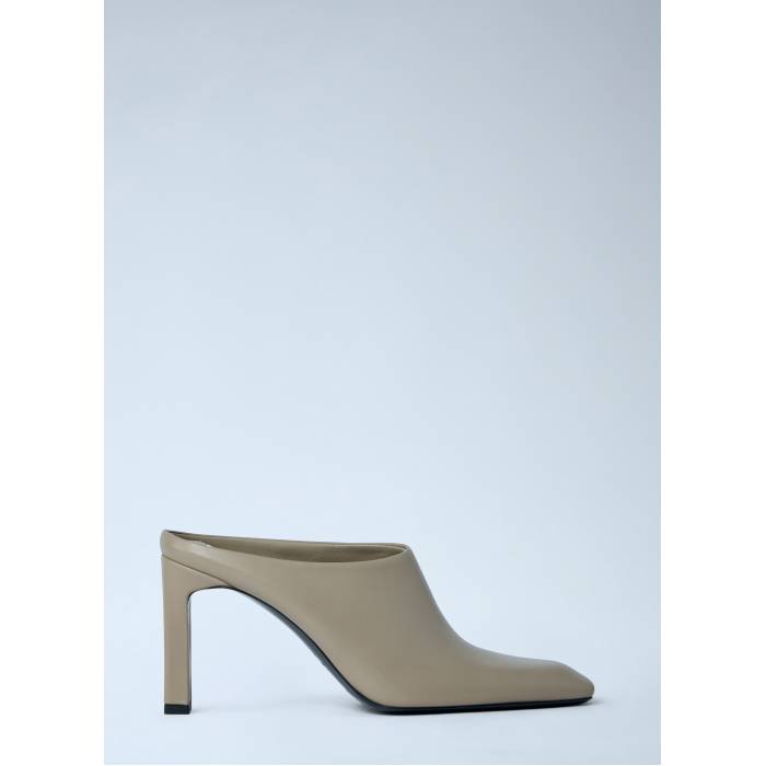 Toteme 【 Bar Mules Women Wht 】 レディース
