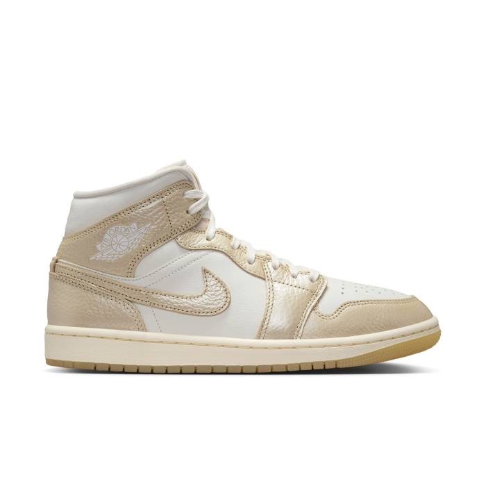 ナイキ エアジョーダン Air Jordan 【 1 Mid Se Unisex Sail/Gld-Ivry 】 ミッド ユニ一発やる