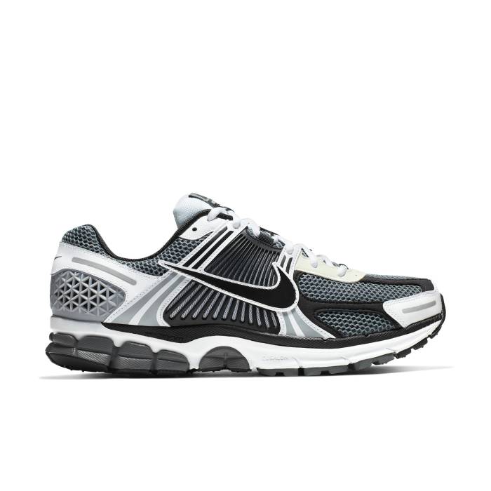 ナイキ Nike 【 Zoom Vomero 5 Se Sp Mens Gry/Blk-Whte-Sail 】 ズーム メンズ|スニケス