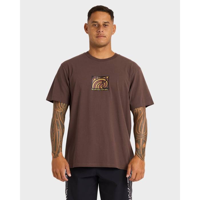 クイックシルバー Quiksilver 【 Mens Takarangi T-Shirt Mens Chocolate Brown 】 メンズ Tシャツ メンズ 茶色 ブラウン