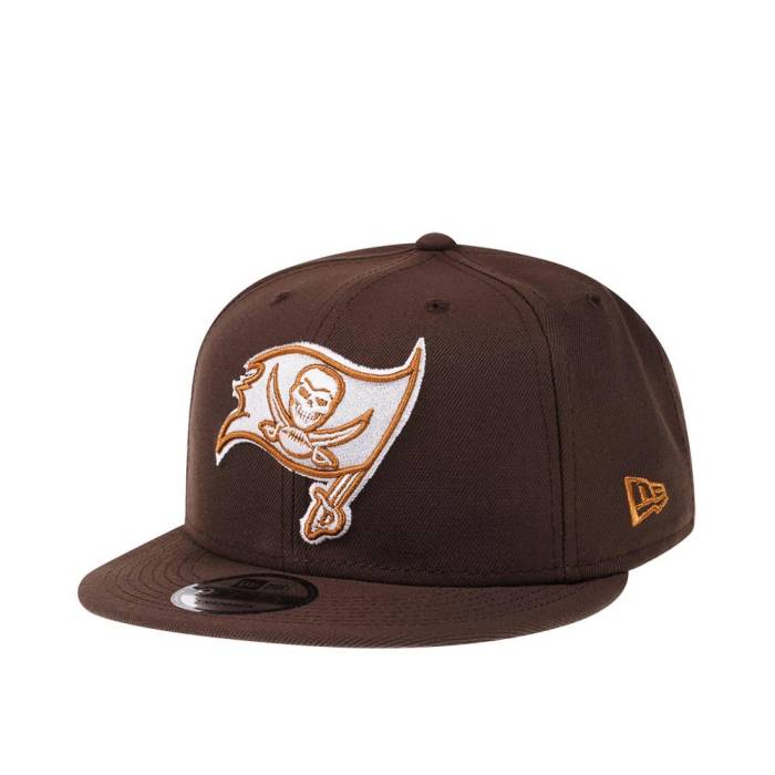 ニューエラ New Era 【 Tampa Bay Buccaneers Brown Caramel Edition 9Fifty Snapback Hat Men Brown 】 バッカニアーズ 茶色 ブラウン Snapback スナップバック バッグ メンズ 茶色 ブラウン｜スニケス