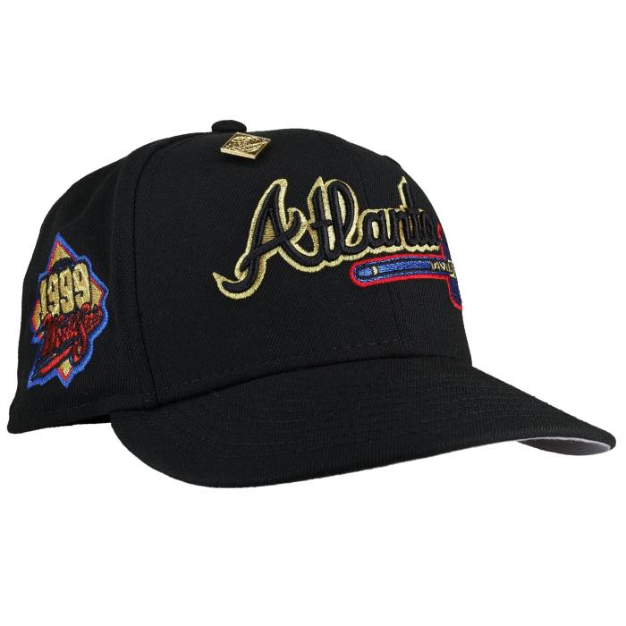 【★百貨店SALE★6/11真夜中2時迄】Newera 【 Atlanta Braves 1999 World Series Script Black Gold Metallic 59Fifty Fitted Hat Unisex Black / Grey Brim 】 ジョージアの州都 ブレーブス 続きもの 原作 黒いこと 黒いこと ゴールド ユニ一発やる 黒いこと 黒いこと 灰