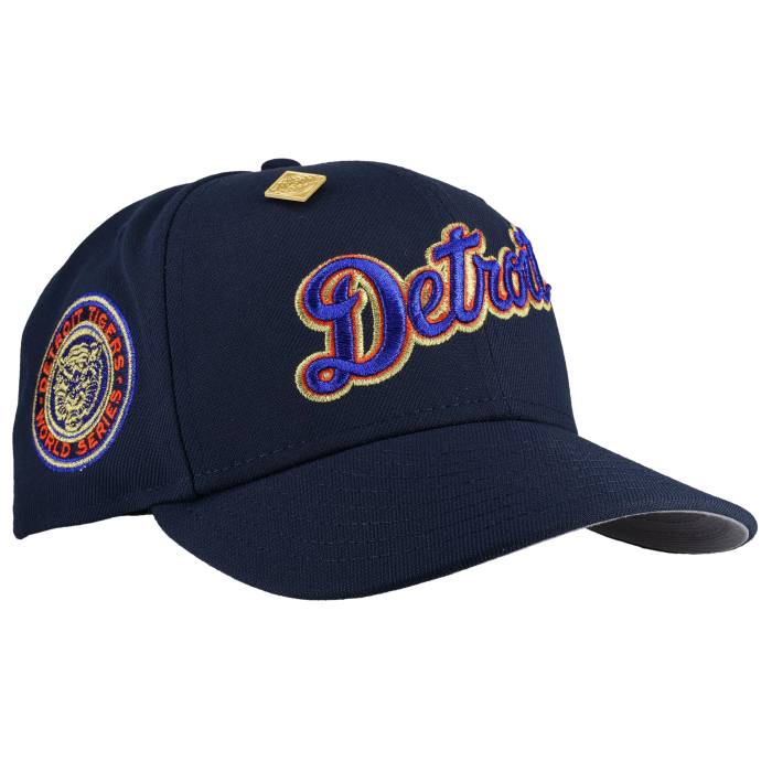 Newera 【 Detroit Tigers Script World Series Navy Metallic 59Fifty Fitted Hat Unisex Navy / Grey Undervisor / Black Sweatband 】 自動車の街 タイガース 脚本 つづき物 紺色 米国海軍 ユニ一発やる 紺色 米国海軍 灰
