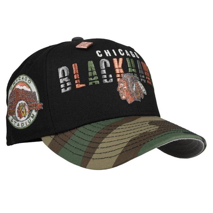 Newera 【 Chicago Black Hawks Chicago Stadium Black/Camo Script 59Fifty Fitted Hat Unisex Black / Camo / Grey Undervisor 】 風の強い町 黒いこと 黒いこと ホークス 競技場 脚本 ユニ一発やる 黒いこと 黒いこと 家鴨柄 灰