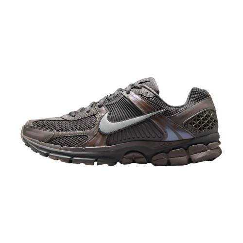 ナイキ 望遠レンズ \"CAVE STONE\"" スニーカー メンズ NIKE ZOOM VOMERO 5 HF5493 201 /"