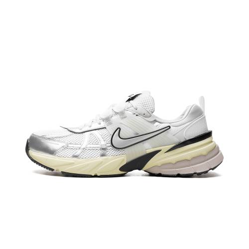 ナイキ ラン プラチナム "PURE SILVER" スニーカー メンズ NIKE V2K RUN PLATINUM METALLIC HJ4497 100 /|スニケス
