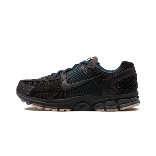 ナイキ ズーム 茶色 ブラウン "VELVET ASH" スニーカー メンズ NIKE ZOOM VOMERO 5 PRM BROWN MEDIUM FQ8174 237 /｜スニケス