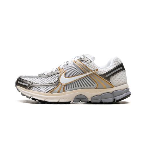 ナイキ ズーム \"PLATINUM GOLD\" スニーカー メンズ NIKE ZOOM VOMERO 5 TINT METALLIC HJ7247 099 /