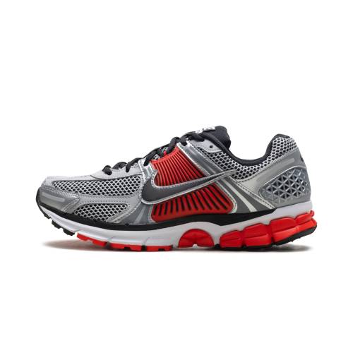 ナイキ 望遠レンズ しろがね色 しろがね色 \"METALLIC BLACK\"" スニーカー メンズ NIKE ZOOM VOMERO 5 SILVER FJ4151 005 /"