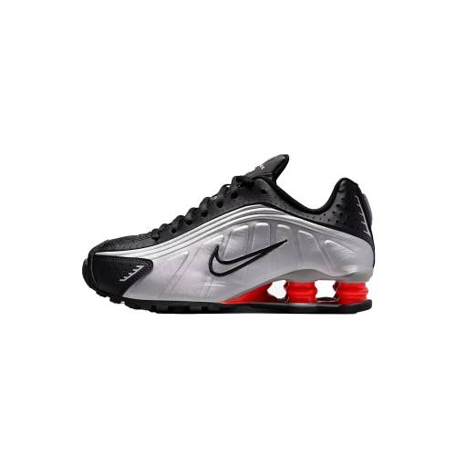 ナイキ ショックス 銀色 シルバー 黒色 ブラック "METALLIC RED" ジュニア キッズ NIKE SHOX R4 GS SILVER BLACK PICANTE CW2626 005 / ベビー マタニティ スニーカー｜スニケス