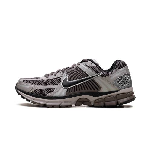 ナイキ ズーム "CAVE STONE" スニーカー メンズ NIKE ZOOM VOMERO 5 FB9149 005 /｜スニケス