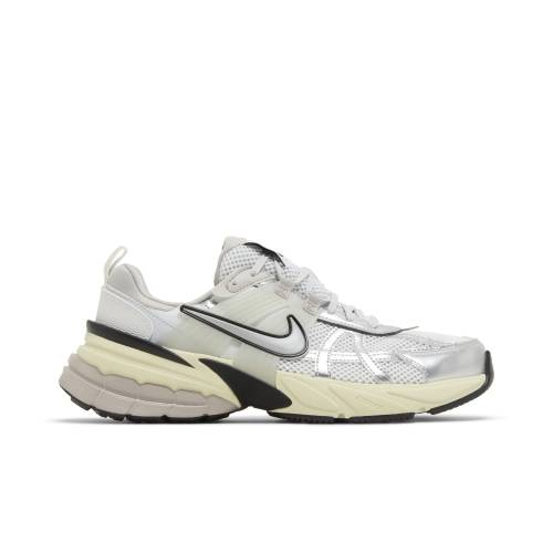 ナイキ 幽客 プラチナム \u0027PURE SILVER\u0027 スニーカー メンズ NIKE V2K RUN PLATINUM METALLIC HJ4497-100 /