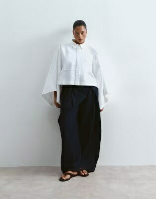 白色 ホワイト レディース ARRANGE CURVE OVERSIZED CAPE SQUARE CUT COTTON SHIRT IN WHITE /|スニケス