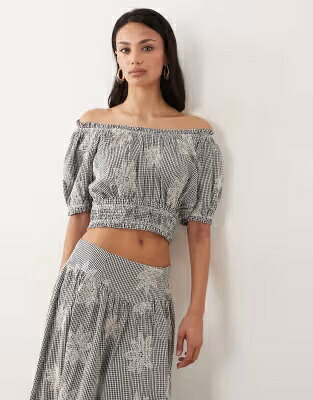 クロップ 黒色 ブラック 白色 ホワイト クロップトップ レディース YAS FLORAL EMBROIDERED MILKMAID STYLE CROP TOP IN BLACK GINGHAM PRINT - PART OF A SET / STAR WHITE|スニケス