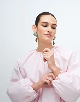 ピュア ピンク レディース GINA TRICOT GINA TRICOT PURE COTTON VOLUME BLOUSE WITH BUTTON BACK DETAIL IN PINK /|スニケス