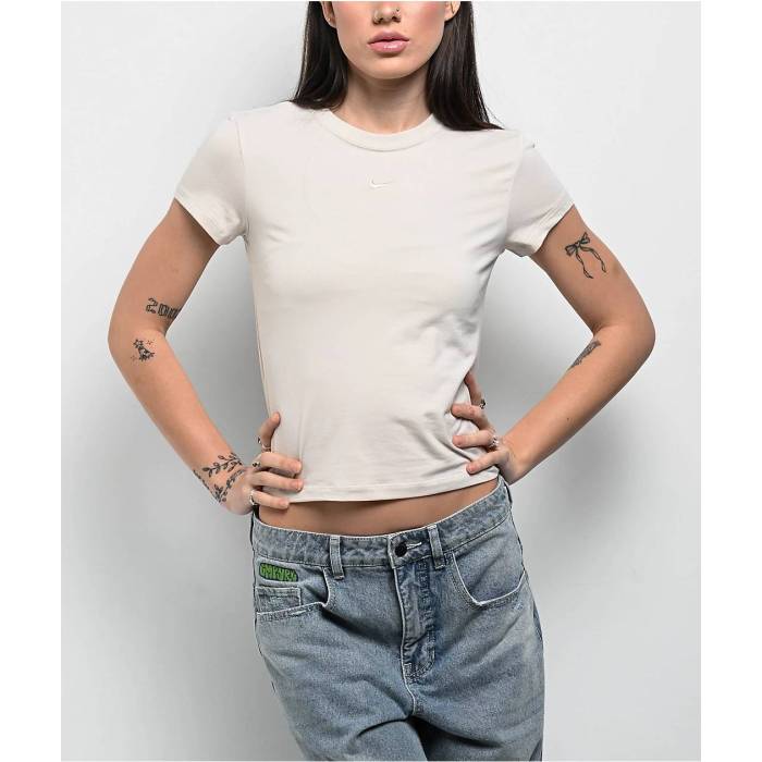 ナイキ Nike 【 Sportswear Chill Knit Light Orewood Brown Crop T-Shirt Women\u0027s Natural 】 編み物 赤銅色 赤銅色 Crop クロップ ティーシャツ レディース 自然的 Tシャツ・カットソー-トップス