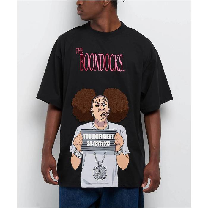 【★百貨店SALE★6/11十二時2時迄】Boondocks 【 The  Thugnificent Mugshot Black T-Shirt Men\u0027s Charcoal 】 黒いこと 黒いこと プルオーバー メンズ 濃灰色