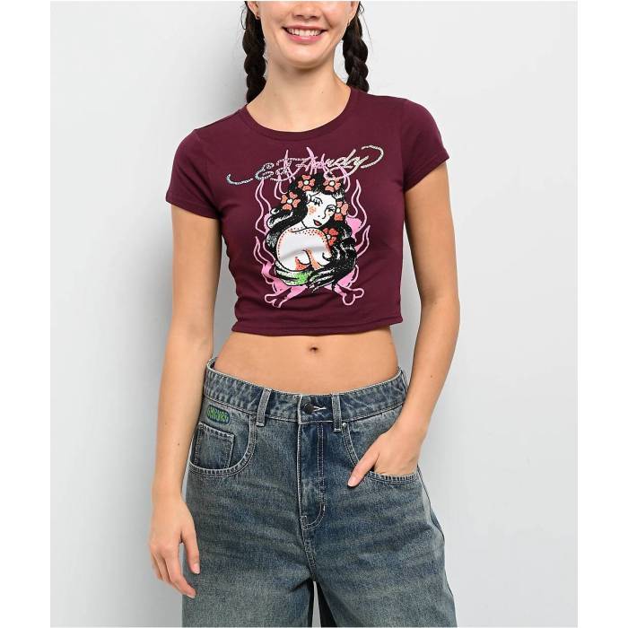 エドハーディー Ed Hardy 【 Pinup Rhinestone Cabernet Crop T-Shirt Women's Dark Red 】 Crop クロップ Tシャツ レディース Red 赤・レッド｜スニケス