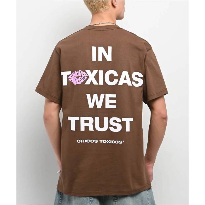 Chicos Toxicos 【 In Toxicas We Trust Brown T-Shirt Men's Brown 】 トラスト 茶色 ブラウン Tシャツ メンズ 茶色 ブラウン|スニケス