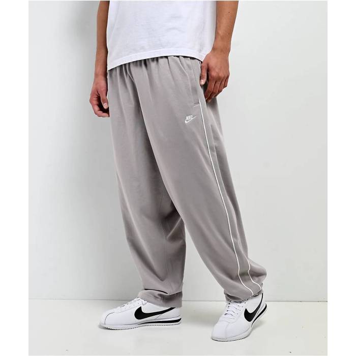 ナイキ Nike 【 Sportswear Club Mosswood Heavyweight Balloon Track Pants Men's Grey 】 クラブ トラック メンズ 灰色 グレー
