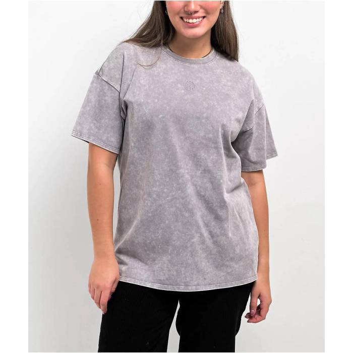 【★百貨店SALE★6/11十二時2時迄】Ninth Hall Fundamentals 【 Maeve Grey Mineral Wash Oversized T-Shirt Women\u0027s Grey 】 薄墨色 薄墨色 プルオーバー レディース 薄墨色 薄墨色