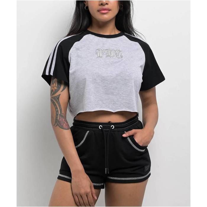 【★百貨店SALE★6/11十二時2時迄】Fb County 【 Pop Stitch Grey \u0026 Black Boxy Crop T-Shirt Women\u0027s Black 】 薄墨色 薄墨色 黒いこと 黒いこと Crop クロップ プルオーバー レディース 黒いこと 黒いこと