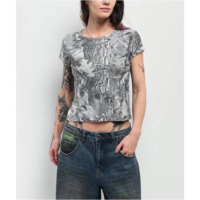 【★百貨店SALE★6/11真夜中2時迄】Ita 【 Grey Camo Crop T-Shirt Women\u0027s Grey 】 薄墨色 薄墨色 合鴨柄 Crop クロップ ティーシャツ レディース 薄墨色 薄墨色