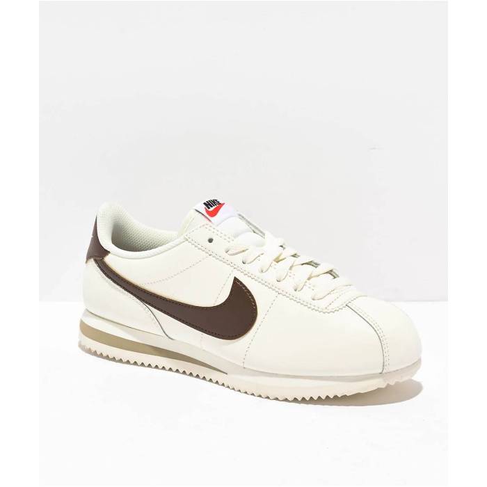 ナイキ Nike 【 Cortez Cream And Brown Shoes Women\u0027s Natural 】 コルテッツ 皮膚軟化剤 赤銅色 赤銅色 シューズ 運動すること靴 レディース 自然的