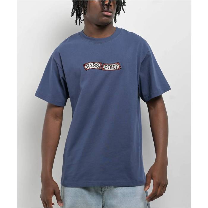 【★百貨店SALE★6/11真夜中2時迄】Passport 【 Red Flag Blue T-Shirt Men\u0027s Blue 】 Red 赤・赤いこと 青碧 青碧 ティーシャツ メンズ 青碧 青碧