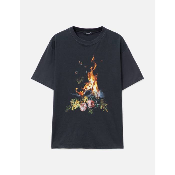 アンダーカバー Undercover 【 X Emma Bennett Burning Flower Short Sleeve T-Shirt Men Black 】 Sleeve スリーブ Tシャツ メンズ 黒色 ブラック｜スニケス