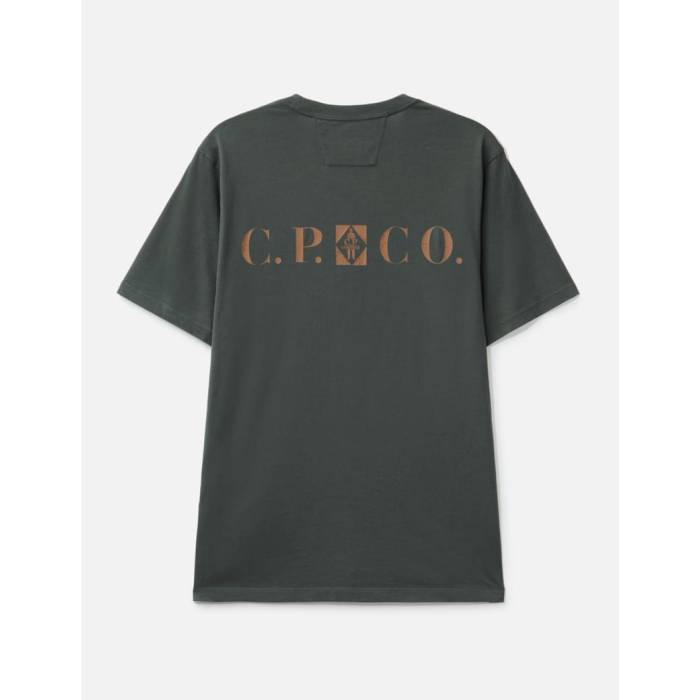 シーピーカンパニー C.p. Company 【 30/1 Jersey Short Sleeve Logo T-Shirt Men Dark Shadow 】 ジャージ Sleeve スリーブ ロゴ Tシャツ メンズ シャドー・シャドウ|スニケス