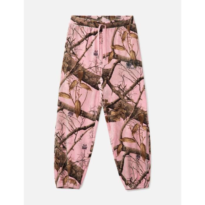 プレジャーズ Pleasures 【 X Juicy Couture Realtree Velour Track Pants Men Pink Edge 】 ベロア トラック メンズ pink ピンク｜スニケス 19,092円