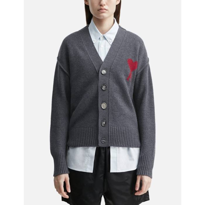 アミ Ami 【 Cardigan With Contrasted De Coeur Unisex Heather Grey/Red 】 カーディガン ユニセックス heather ヘザー 灰色 グレー Red 赤・レッド 85,140円