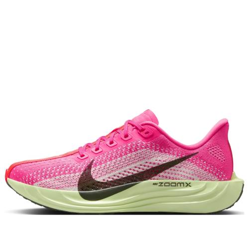 ナイキ ペガサス サクラ色 クリムゾン \u0027HYPER SEQUOIA\u0027 スニーカー レディース NIKE (WMNS) PEGASUS PLUS PINK BRIGHT CRIMSON BARELY VOLT HV3032-600 / HYPER PINK BRIGHT CRIMSON BARELY