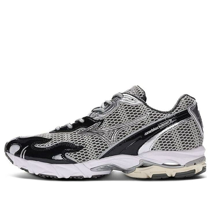 ミズノ ウェーブ ウェイブ ダウン 灰色 グレー 黒色 ブラック 'FLAME ONYX' スニーカー メンズ MIZUNO WAVE RIDER 10 ONE BLOCK DOWN D1GD232703 / GREY BLACK|スニケス