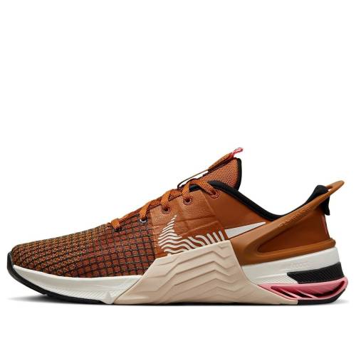 ナイキ 'DARK RUSSET' スニーカー レディース NIKE (WMNS) METCON 8 FLYEASE DO9381-200 / DARK RUSSET SANDDRIFT CORAL｜スニケス