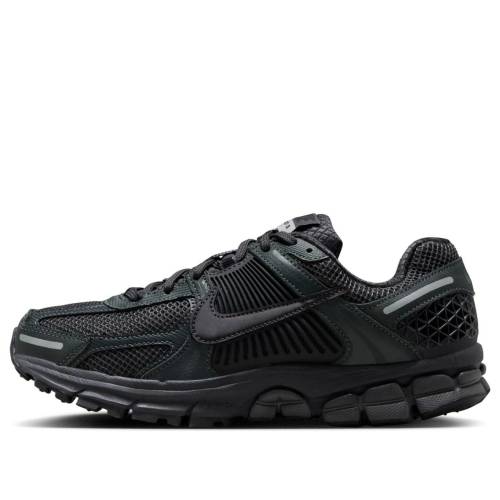 ナイキ 望遠レンズ 黒いこと 黒いこと \u0027TRIPLE BLACK\u0027 スニーカー レディース NIKE (WMNS) AIR ZOOM VOMERO 5 FQ7079-002 / BLACK BLACK
