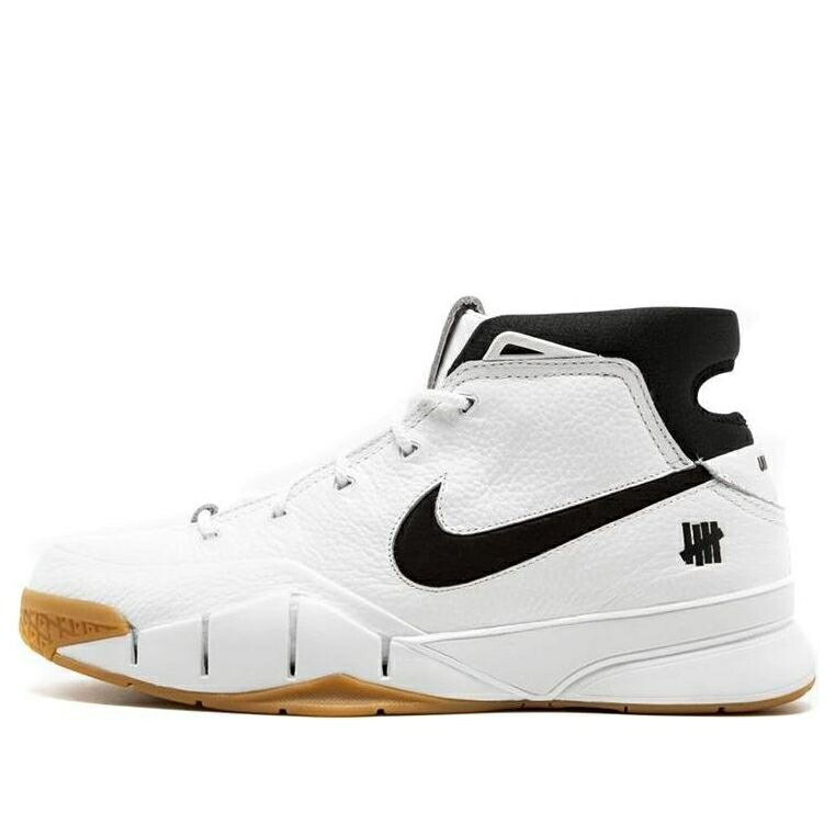 ナイキ アンディフィーテッド ズーム コービー プロトロ 白色 ホワイト 黒色 ブラック WHITE GUM スニーカー メンズ NIKE X UNDEFEATED ZOOM KOBE 1 PROTRO AQ3635-100 / WHITE BLACK
