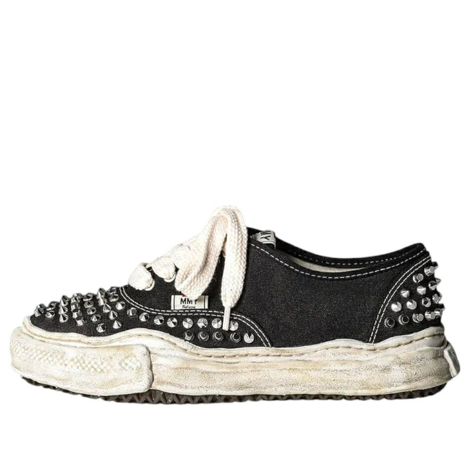 メゾン ミハラヤスヒロ 黒色 ブラック 白色 ホワイト 'BLACK' スニーカー メンズ MAISON MIHARA YASUHIRO MAISON MIHARA YASUHIRO BAKER OG SOLE STUDDED CANVAS LOW A13FW736-BLK / BLACK WHITE｜スニケス