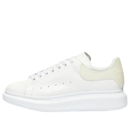 アレキサンダーマックイーン 靴 スニーカー 白色 ホワイト パール 'WHITE PEARL' メンズ ALEXANDER MCQUEEN ALEXANDER MCQUEEN OVERSIZED SNEAKER 625156WHXMT9440 / WHITE PEARL｜スニケス 98,505円