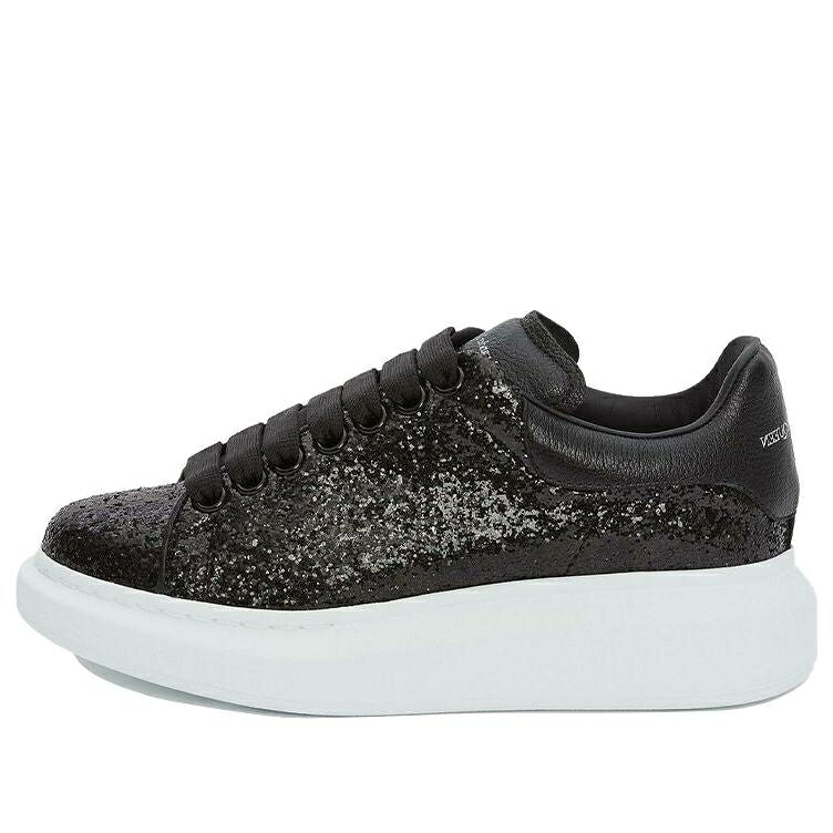 アレキサンダーマックイーン 靴 スニーカー 黒色 ブラック 'BLACK' レディース ALEXANDER MCQUEEN (WMNS) ALEXANDER MCQUEEN OVERSIZED SNEAKER GLITTER 553771W4EY41000 / BLACK｜スニケス