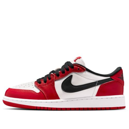ナイキ ジョーダン 赤 レッド 黒色 ブラック 白色 ホワイト 'CHICAGO' ジュニア キッズ JORDAN (GS) AIR 1 RETRO LOW OG HQ6999-600 / VARSITY RED BLACK SUMMIT WHITE ベビー マタニティ スニーカー 28,925円