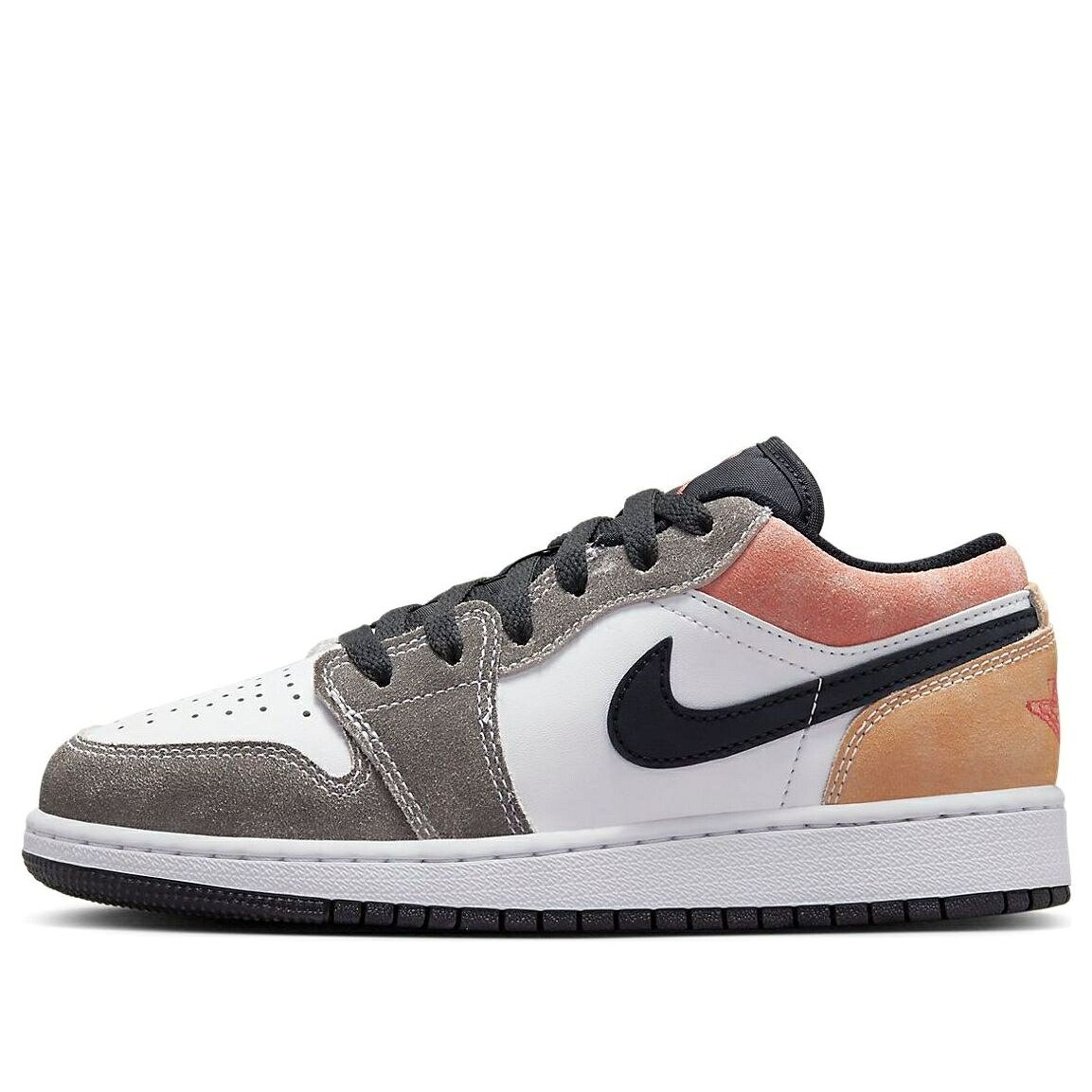 ナイキ ジョーダン 黒色 ブラック マジック 'FLIGHT CLUB' ジュニア キッズ JORDAN (GS) AIR 1 LOW SE DX4374-008 / BLACK MAGIC EMBER SUNDIAL ベビー マタニティ スニーカー