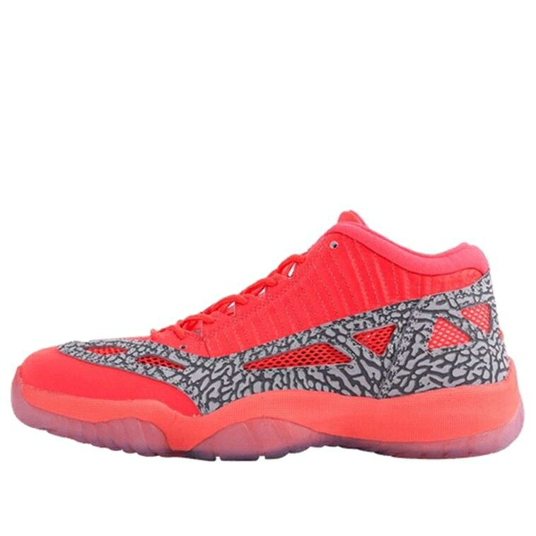 ナイキ ジョーダン クリムゾン 灰色 シメント グレー 'FLASH CRIMSON' スニーカー メンズ JORDAN AIR 11 RETRO LOW IE 919712-600 / FLASH CRIMSON CEMENT GREY｜スニケス