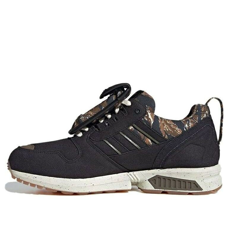 アディダス 黒色 ブラック 白色 ホワイト 橙 オレンジ 'OUT THERE' スニーカー メンズ ADIDAS ZX 8000 G58880 / BLACK WHITE ORANGE