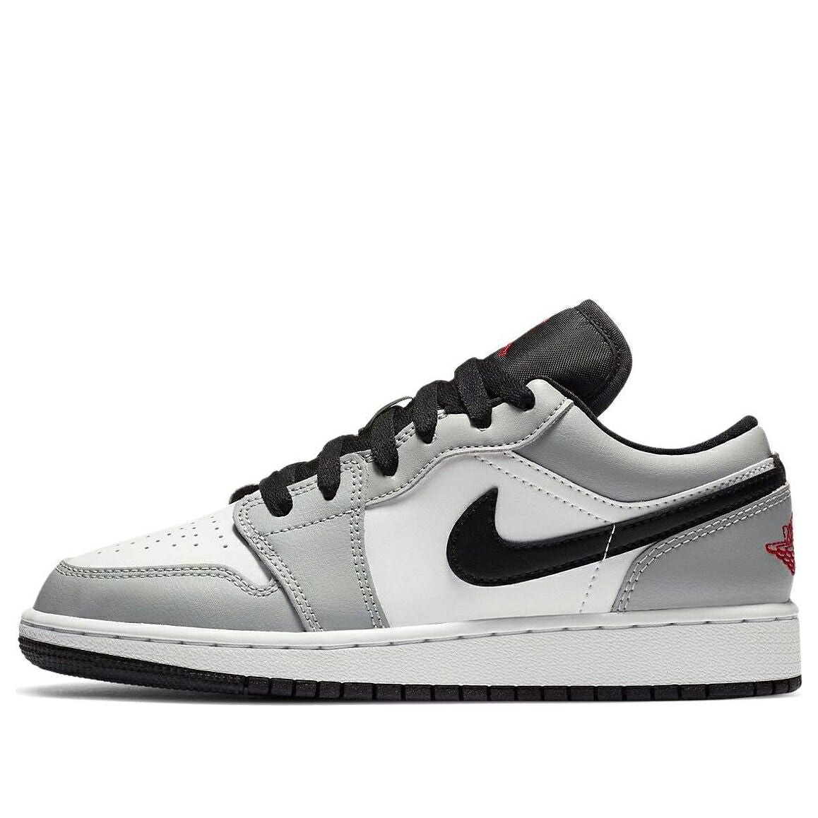 ナイキ ジョーダン 灰色 グレー 赤 レッド 白色 ホワイト 'LIGHT GREY' ジュニア キッズ JORDAN (GS) AIR 1 LOW SMOKE 553560-030 / LT SMOKE GREY GYM RED WHITE ベビー マタニティ スニーカー