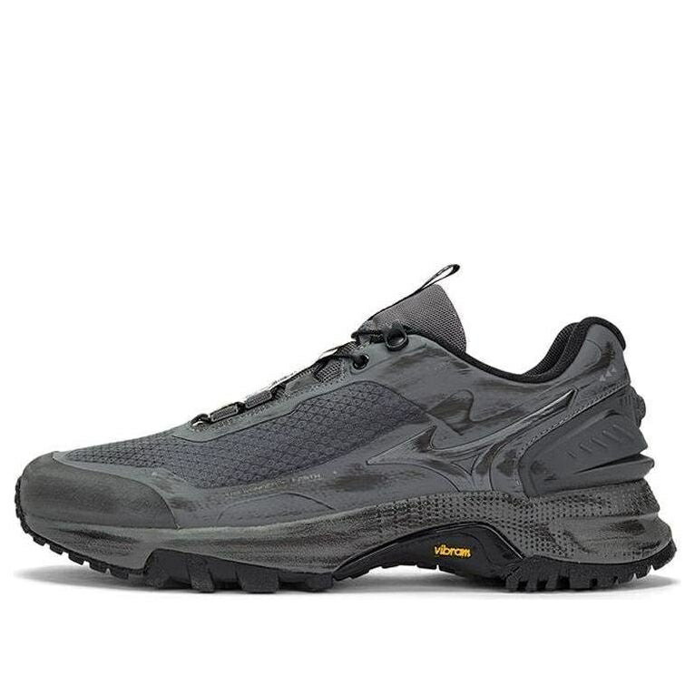 ミズノ 灰色 グレー 黒色 ブラック GREY BLACK スニーカー メンズ MIZUNO X THE WANDERING EARTH GM CROSSWILD TWE D1GH231301 / GREY BLACK