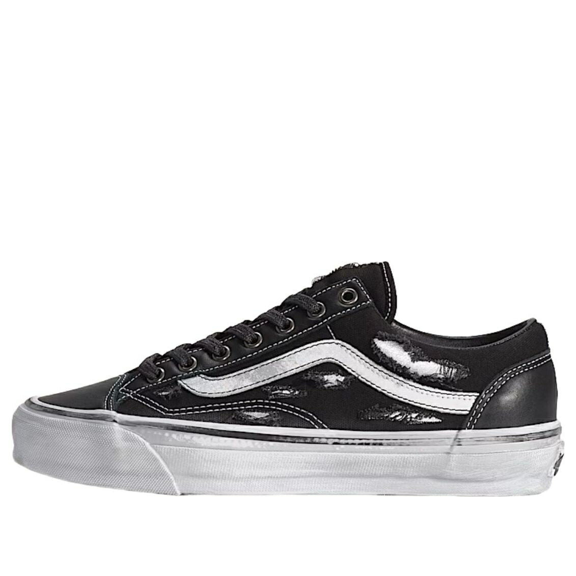ヴァンズ バンズ 銀色 シルバー 灰色 グレー 黒色 ブラック オールドスクール 'DISTRESSED SILVER' スニーカー メンズ VANS OTW OLD SKOOL 36 VIBRAM VN000D2GSLV / SILVER GREY BLACK